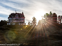 In der Villa Cassel auf der Riederfurka befindet sich heute das Naturschutzzentrum von Pro Natura. : Aletschgletscher