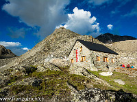 Und hier ist sie, die Bordierhütte, auf 2886 m wunderschön gelegen. : Balfrin, Bordierhütte SAC