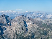Weit hinten winken die Walliser Eisriesen, oberhalb der Bildmitte das Weisshorn (4505 m). : Basòdino
