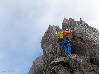 Am Verbindungsgrat zum Hauptgipfel sind ein paar Stellen im 2. Grad zu bewältigen; einzelne Zacken können rechts (ostseitig) in der Flanke umgangen werden. : Basòdino
