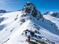 Die Schneeschuhe deponieren wir auf der Fuorcla und steigen zu Fuss weiter. : Schneeschuhtour Grialetsch
