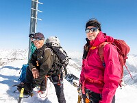 Diesmal markiert eine Wetterstation den Punkt 3133 m des Piz Sarsura Pitschen. : Schneeschuhtour Grialetsch