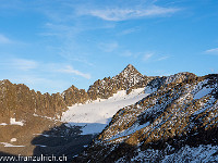 Die letzten Sonnenstrahlen beleuchten den Muttgletscher und das Gross Muttenhorn. : Furkapass, Gross Muttenhorn