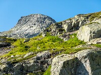 "Der Juchlistock ist zwar [..] auch nicht leicht zu erreichen, für geübte Alpinwanderer gehört er aber unbedingt auf die persönliche Gipfelliste". Diese Beschreibung im SAC-Tourenportal machte  mich natürlich neugierig. 990 Höhenmeter ab Räterichsboden (am Grimselpass), Schwierigkeit T6 mit kurzen Kletterstellen bis 3-. Und am Schluss ein abenteurlicher Abstieg, wie ich feststellen musste ... : Juchlistock