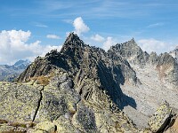 Der Blick schweift nach Westen über den Brüngrat zum Brünberg. : Juchlistock