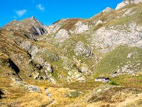 Bald erreiche ich die Alp Garzonera 2186 m (Achtung, nicht zu verwechseln mit dem Rifugio Garzonera, welches sich ein paar Wegstunden entfernt befindet). : Passo Sassello, Passo dei Sassi