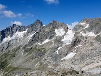 15. August, bei uns im Luzernischen ein Feiertag: Ich bin mit dem SAC Pilatus unterwegs auf den Trotzigplanggstock im Sustengebiet. Eine rassige Kletterei im oberen 4. Grad führt über den Südgrat in rund 12 Seillängen auf den Gipfel. : Trotzigplanggstock