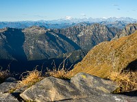 Die Aussicht ist traumhaft, hier Richtung Westen zum Monte Rosa. : Via Alta Verzasca 2025
