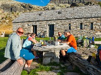 Nachtessen bei angenehmen Temperaturen und Sonnenschein. : Via Alta Verzasca 2025