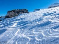 Der Wind erzeugt Schnee-Formationen (Sastrugi), welche wir auch in der Geologie wiederfinden ... : OGH, Schneeschuhtour Winterhorn 2026