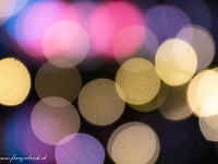 Weihnachtslichter: Einfach eine grosse Blende wählen, Lichter anvisieren (mittlere Tele-Brennweite) und unscharf fokussieren - fertig ist das Kunstwerk! : Luzern, Weihnacht