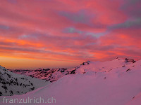 Fantastische Morgenstimmung über dem Basòdino (3272 m) : OGH Schneeschuhtour Cristallina 2014 Cima di Lago