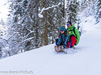 Rassige Schlitten-Abfahrt von der Stockhütte nach Emmetten. : Geschwindigkeit, Schlittelbahn, Schlitteln, Schnee, Tempo, Winter, rasant