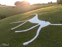 Zu zweit stehen wir beim Hackpen White Horse und geniessen ...  default : Avebury, Cooden Beach, Hackpen Horse, Kornkreis, Long Man of Wilmington