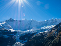 Gletschersee beim Unteren Grindelwaldgletscher, der sich infolge eines Felssturzes 2006 gebildet hat. : Berghaus Bäregg