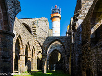 Ruine und Leuchtturm ergibt eine interessante Kombination... : Bretagne