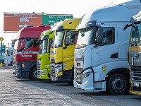 Natürlich bin ich nicht alleine; das Check-in geht zügig, 2x den Pass kurz zeigen, und das wars. : Dover