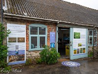 Am vierten Tag fahre ich nach Honey Street / Pewsey zum Crop Circle Centre & Exhibition. Kornkreise interessieren mich schon lange und die Ausstellung ist sehr spannend. Die Kornkreisforschung hat einige Hintergründe herausgefunden, aber wer oder was letztlich zuständig ist, bleibt rätselhaft. Mehr Infos unter https://cropcircleaccess.com. : Kornkreis Warminster Wiltshire