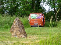 Das war ein spannender und langer Tag. Der nächste Camping (Cotswolds Camping at Holycombe bei Whichford) ist ein richtiger Naturcamping mit Wiese, Bäumen, Weiher und sogar einem Steinkreis mittendrin.