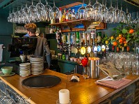 Auf der A9 geht es zügig weiter bis nach Pitlochry, wo eine Pause in der Fisherman's Bar für ein Capuccino ansteht. : Dunino Den, Fort William, Forth Bridge, St. Andrews