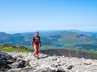 Die zweitletzten Meter vor dem Gipfel sind blödsinnig steil, als ob der liebe Gott der Menschheit das Wissen um das Zickzack vorenthalten hätte. Dafür sind die letzten Meter über den Südgrat angenehm und aussichtsreich. : Snowdon