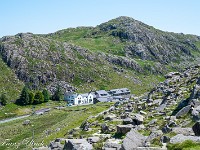 Pen-y-Pass, was wirklich ein Pass ist. Von dort erreiche ich in weiteren 30 Minuten den Camping, wo ich mich  auf ein erfrischendes Bad im Llyn Gwynant freue. Die Rundtour wird übrigens mit 8-9 Stunden angegeben. : Snowdon