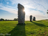 Es war ein wunderbares und sehr emotionales Erlebnis. Um 6.30 Uhr mache ich mich auf die Rückfahrt nach Avebury und geniesse die nun ruhige und feierliche Morgenstimmung bei den Steinen. : Avebury, Cooden Beach, Hackpen Horse, Kornkreis, Long Man of Wilmington