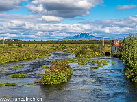 Namenloser (?) Fluss zwischen Hella und Keldur. Schier endlos könnte ich Flusslandschaften und Brücken fotografieren, so viele Sujets locken von allen Seiten. : Island