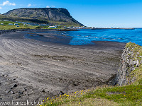 ... und wir haben wieder festen Boden unter den Füssen. Dem Strand von Ólafsvík sagen wir nun Adieu... : Island