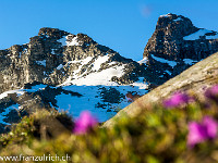 Chli (links, 2700 m) und Gross Chärpf (rechts, 2794 m). : Leglerhütte SAC Hüttenwartskurs