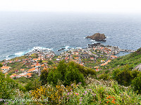 Blick auf Porto Moniz mit seinen Piscinas Naturais (natürliche Badebassins im Vulkangestein). : Madeira