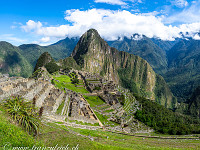 ... und heisst Machu Picchu. Es ist gewaltig, was hier vor 600 Jahren erbaut wurde. Der markante Gipfel ist der Huayna Picchu. : Machu Picchu