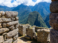 Nicht alles Mauerwerk ist so passgenau aufeinander gefügt wie bei den Tempelbauten. : Machu Picchu