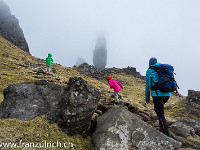 Besuch beim Old Man of Storr, einer 48 m hohen Felsnadel auf der Halbinsel Trotternish : Schottland England 2015