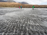 Bei Ebbe zeigen sich schöne Muster im Sand : Schottland England 2015