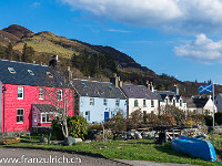 Dornie, ein kleines Dorf am Loch Duich in den westlichen Highlands. Bekannt ist das Dorf v.a. wegen dem Schloss... : Schottland England 2015