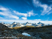 Dent Blanche, Obergabelhorn, Wellenkuppe, Zinalrothorn, Weisshorn - die ganze Walliser 4000er-Prominenz lacht uns zu. : Matterhorn, Zermatt