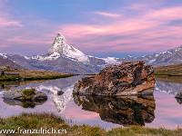 Morgenstimmung mit zarten Farben am Stellisee mit wunderbarer Spiegelung des Matterhorns (4478 m). Genau solche prachtvollen Sujets sind das Ziel unseres 4-tägigen Foto-Workshops. : Matterhorn, Zermatt