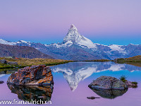 Ein neuer Tag kündigt sich an am Stellisee. : Matterhorn, Zermatt