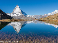 Beim Riffelsee gibt's eine fast obligate Fotopause: Die Spiegelung des Matterhorns ist halt schon einmalig. : Herbst, Matterhorn, Zermatt